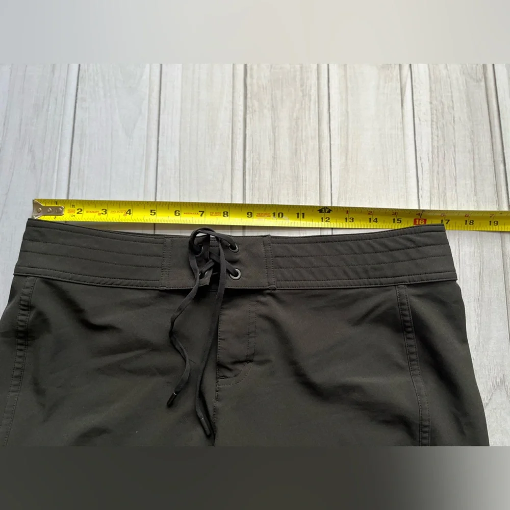 Women’s Athleta black board swim active pull on short. Size 8 - Picture 16 of 16
